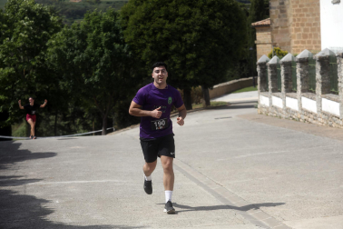 Participantes en el I Cross de Úcar disputado este domingo, 17 de mayo