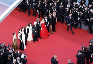 Fotos de Amaia Romero en la alfombra roja del Festival de Cannes por la proyección de 'Amarga Navidad'