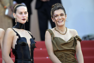 Fotos de Amaia Romero en la alfombra roja del Festival de Cannes por la proyección de 'Amarga Navidad'