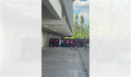 Cientos de seguidores acuden a ver el último entrenamiento previo a la final de Getafe para dar el último aliento a su equipo