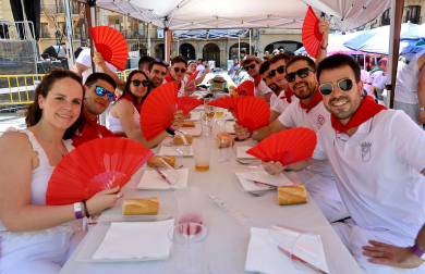 Foto de la comida de las fiestas de la juventud de Estella de 2026