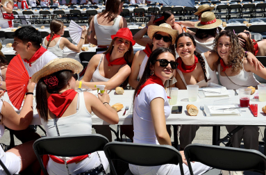 Foto de la comida de las fiestas de la juventud de Estella de 2026