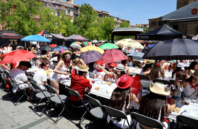 Foto de la comida de las fiestas de la juventud de Estella de 2026