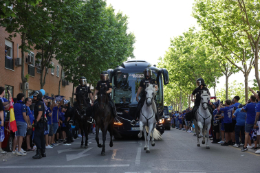Recibimiento de la afición rojilla a Osasuna en el Coliseum