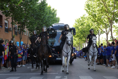 Recibimiento de la afición rojilla a Osasuna en el Coliseum