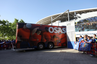 Recibimiento de la afición rojilla a Osasuna en el Coliseum