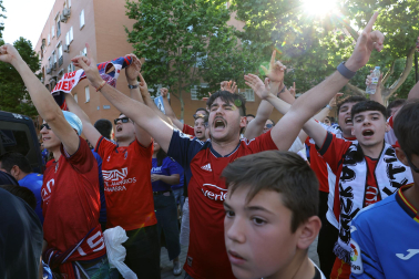 Recibimiento de la afición rojilla a Osasuna en el Coliseum