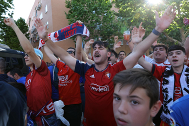 Recibimiento de la afición rojilla a Osasuna en el Coliseum