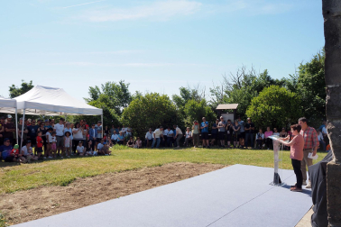 Fotos de la inauguración de la escultura 'Maddalen' junto a la ermita de San Román de Aoiz