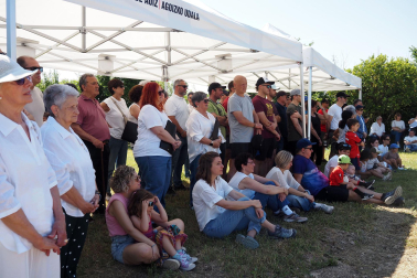 Fotos de la inauguración de la escultura 'Maddalen' junto a la ermita de San Román de Aoiz
