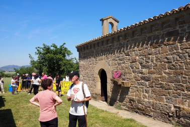 Fotos de la inauguración de la escultura 'Maddalen' junto a la ermita de San Román de Aoiz
