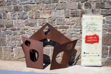 Fotos de la inauguración de la escultura 'Maddalen' junto a la ermita de San Román de Aoiz