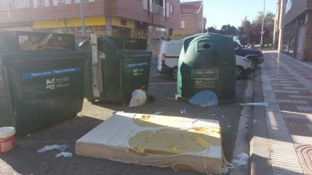 Contenedores de Etxabacoiz Norte.