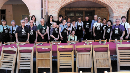 La Asociación de Comerciantes de Estella sentó a la mesa a 340 comensales en una nueva edición de la cita gastronómica del 25 de mayo