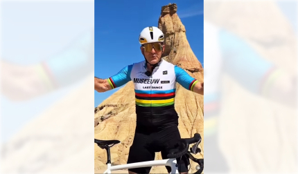 El clasicómano Johan Museuuw, en las Bardenas Reales en una imagen publicada en sus redes sociales