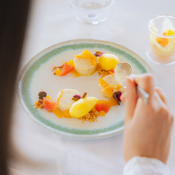 En el restaurante Ilura, el chef Bastien Soumoulou firma una cocina gastronómica con raíces atlánticas y vascas
