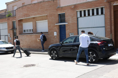 Fotos del registro de la UCO en el domicilio de Santos Cerdán en Milagro