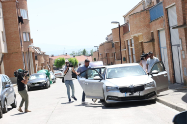 Fotos del registro de la UCO en el domicilio de Santos Cerdán en Milagro
