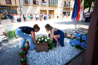 Fotos del homenaje en Sangüesa a Bonifacio Martín y Julián Embid, asesinados por ETA