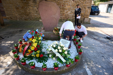 Fotos del homenaje en Sangüesa a Bonifacio Martín y Julián Embid, asesinados por ETA