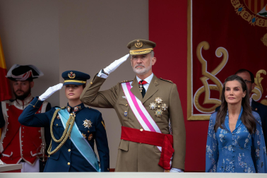Alrededor de 3.700 efectivos tomaron parte del desfile militar con motivo del Día de las Fuerzas Armadas celebrado en Vigo