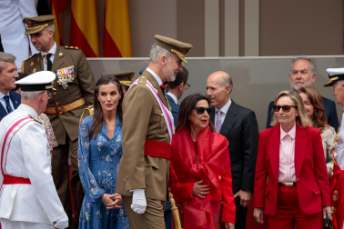Alrededor de 3.700 efectivos tomaron parte del desfile militar con motivo del Día de las Fuerzas Armadas celebrado en Vigo