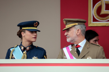 Alrededor de 3.700 efectivos tomaron parte del desfile militar con motivo del Día de las Fuerzas Armadas celebrado en Vigo