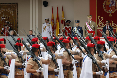 Alrededor de 3.700 efectivos tomaron parte del desfile militar con motivo del Día de las Fuerzas Armadas celebrado en Vigo