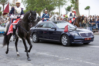 Alrededor de 3.700 efectivos tomaron parte del desfile militar con motivo del Día de las Fuerzas Armadas celebrado en Vigo