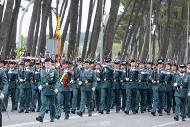 Alrededor de 3.700 efectivos tomaron parte del desfile militar con motivo del Día de las Fuerzas Armadas celebrado en Vigo