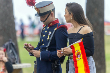 Alrededor de 3.700 efectivos tomaron parte del desfile militar con motivo del Día de las Fuerzas Armadas celebrado en Vigo