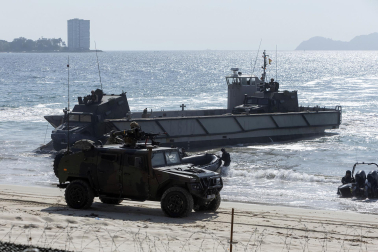 Alrededor de 3.700 efectivos tomaron parte del desfile militar con motivo del Día de las Fuerzas Armadas celebrado en Vigo