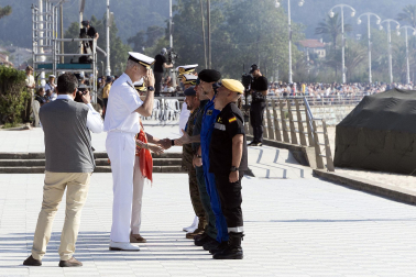 Alrededor de 3.700 efectivos tomaron parte del desfile militar con motivo del Día de las Fuerzas Armadas celebrado en Vigo