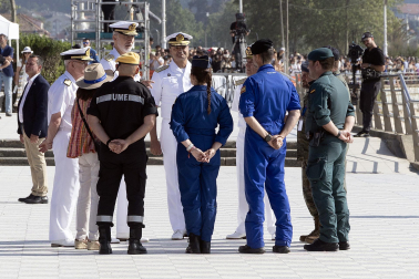 Alrededor de 3.700 efectivos tomaron parte del desfile militar con motivo del Día de las Fuerzas Armadas celebrado en Vigo