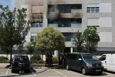 Los vecinos de un bloque de la avenida Belascoain, en la urbanización de Ardoi, en Zizur Mayor, tuvieron que ser desalojados por un incendio ocurrido este lunes, 1 de junio