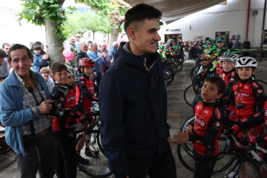 Uharte Arakil se lanzó a la calle este martes 2 de junio, para homenajear al ciclista Igor Arrieta tras el brillante Giro de Italia 2026 que protagonizó el corredor, con victoria de etapa incluida
