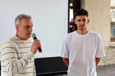 Uharte Arakil se lanzó a la calle este martes 2 de junio, para homenajear al ciclista Igor Arrieta tras el brillante Giro de Italia 2026 que protagonizó el corredor, con victoria de etapa incluida