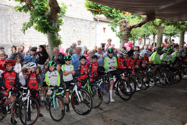 Uharte Arakil se lanzó a la calle este martes 2 de junio, para homenajear al ciclista Igor Arrieta tras el brillante Giro de Italia 2026 que protagonizó el corredor, con victoria de etapa incluida