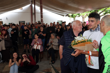 Uharte Arakil se lanzó a la calle este martes 2 de junio, para homenajear al ciclista Igor Arrieta tras el brillante Giro de Italia 2026 que protagonizó el corredor, con victoria de etapa incluida