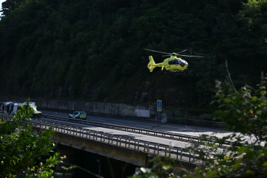 Foto del accidente en la AP-8 en Elgoibar en el que han fallecido cinco policías forales.