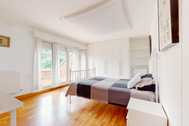 Precioso chalet con piscina propia en Alzuza