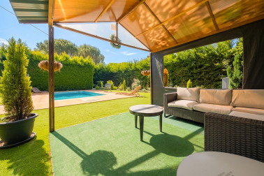 Precioso chalet con piscina propia en Alzuza