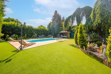 Precioso chalet con piscina propia en Alzuza