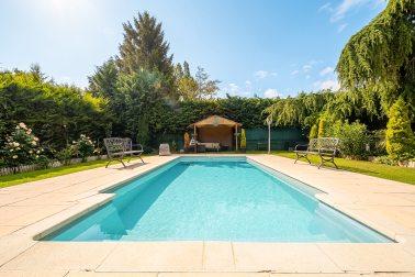 Precioso chalet con piscina propia en Alzuza