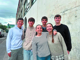 Arriba: Juan Pablo Ganuza, Javier de Carlos Bergara y Telmo Vera Tortajada. Abajo:  Mireia Iriarte González y Nahia Arraiza Artigas.