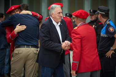 Fotos de la despedida en el tanatorio a los policías forales fallecidos