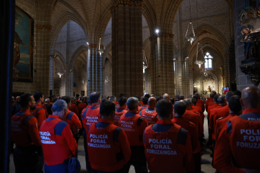 Emotivo funeral en la Catedral de Pamplona por los cinco policías forales fallecidos en un accidente de tráfico en Elgoibar