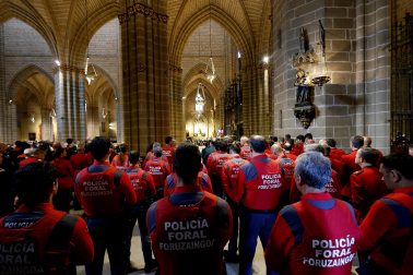 Funeral en la Catedral de Pamplona por los policías forales fallecidos en Elgoibar
