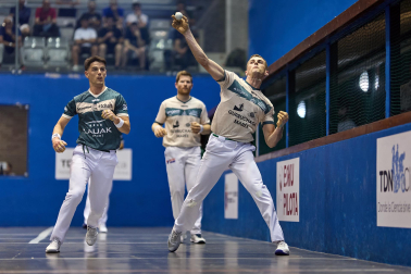 Festival organizado por Esku Pilota en el trinquete de Mendillorri
