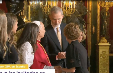 Vídeo: Las palabras del rey al papa en el saludo con María Chivite